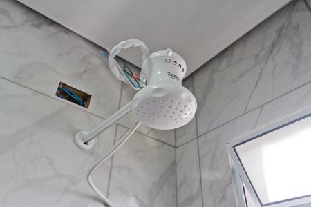 Banheiro Social de kitnet/studio para alugar com 1 quarto, 17m² em Vila Nina, São Paulo