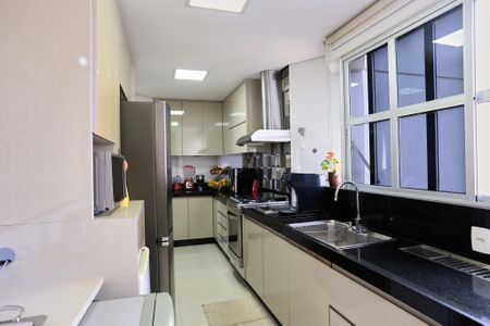 Apartamento à venda com 108m², 3 quartos e 2 vagas Apartamento à venda com 108m², 3 quartos e 2 vagasCozinha