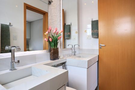 Apartamento à venda com 108m², 3 quartos e 2 vagas Apartamento à venda com 108m², 3 quartos e 2 vagasBanheiro da Suíte