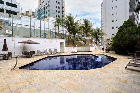 Apartamento à venda com 108m², 3 quartos e 2 vagas Apartamento à venda com 108m², 3 quartos e 2 vagasÁrea comum - Piscina