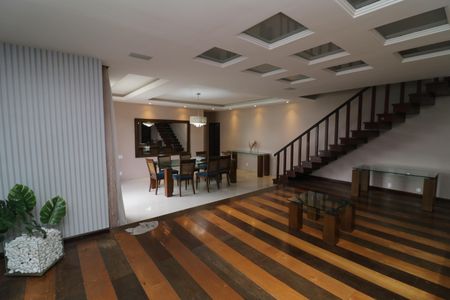 Sala de casa para alugar com 5 quartos, 520m² em Jardim Guanabara, Rio de Janeiro