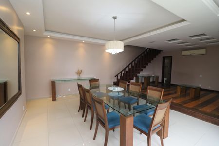 Sala de casa para alugar com 5 quartos, 520m² em Jardim Guanabara, Rio de Janeiro