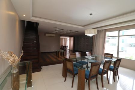 Sala de casa para alugar com 5 quartos, 520m² em Jardim Guanabara, Rio de Janeiro