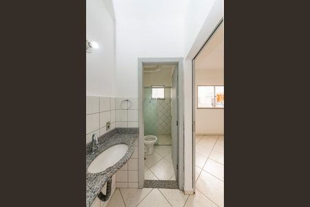 Banheiro de apartamento para alugar com 1 quarto, 24m² em Caiçaras, Belo Horizonte