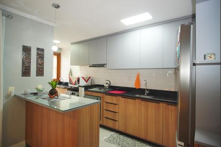 Lavabo de casa à venda com 3 quartos, 220m² em Jardim Sabará, Porto Alegre