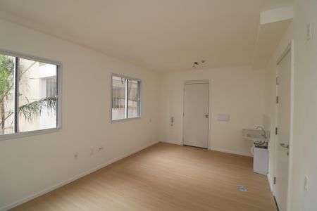 Sala/Quarto e Cozinha de kitnet/studio à venda com 1 quarto, 25m² em Vila Ema, São Paulo