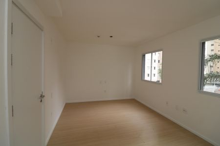 Sala/Quarto e Cozinha de kitnet/studio à venda com 1 quarto, 25m² em Vila Ema, São Paulo