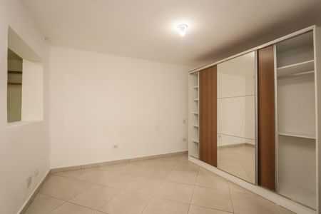 Quarto 1 de casa para alugar com 2 quartos, 90m² em Jardim Lucia, São Paulo