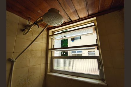 Banheiro Social de apartamento para alugar com 1 quarto, 1m² em Taquara, Rio de Janeiro