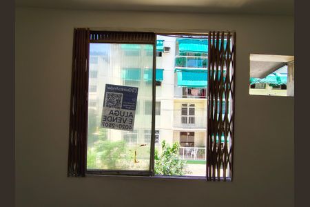 Janela - Sala de apartamento para alugar com 1 quarto, 1m² em Taquara, Rio de Janeiro