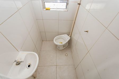 Banheiro Social de casa para alugar com 1 quarto, 60m² em Vila Liviero, São Paulo