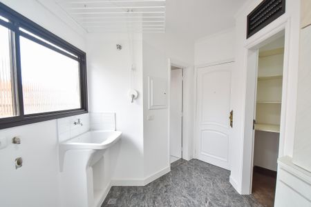 Apartamento para alugar com 138m², 3 quartos e 3 vagas Apartamento para alugar com 138m², 3 quartos e 3 vagasÁrea de Serviço