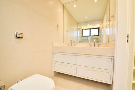 Apartamento para alugar com 138m², 3 quartos e 3 vagas Apartamento para alugar com 138m², 3 quartos e 3 vagasBanheiro da Suíte