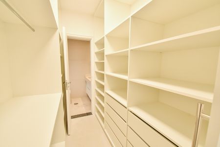 Apartamento para alugar com 138m², 3 quartos e 3 vagas Apartamento para alugar com 138m², 3 quartos e 3 vagasCloset da Suíte