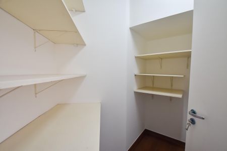 Apartamento para alugar com 138m², 3 quartos e 3 vagas Apartamento para alugar com 138m², 3 quartos e 3 vagasDespensa