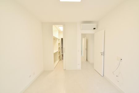 Apartamento para alugar com 138m², 3 quartos e 3 vagas Apartamento para alugar com 138m², 3 quartos e 3 vagasSuíte