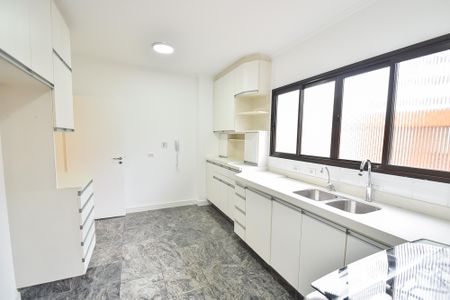 Apartamento para alugar com 138m², 3 quartos e 3 vagas Apartamento para alugar com 138m², 3 quartos e 3 vagasCozinha