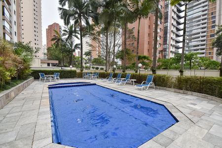 Apartamento para alugar com 138m², 3 quartos e 3 vagas Apartamento para alugar com 138m², 3 quartos e 3 vagasÁrea comum - Piscina