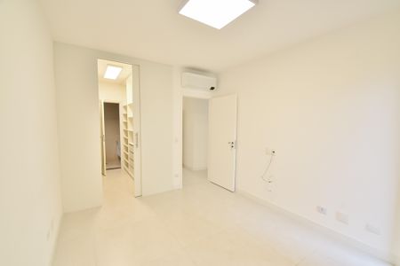 Apartamento para alugar com 138m², 3 quartos e 3 vagas Apartamento para alugar com 138m², 3 quartos e 3 vagasSuíte