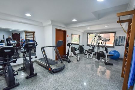 Apartamento para alugar com 138m², 3 quartos e 3 vagas Apartamento para alugar com 138m², 3 quartos e 3 vagasÁrea comum - Academia