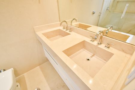 Apartamento para alugar com 138m², 3 quartos e 3 vagas Apartamento para alugar com 138m², 3 quartos e 3 vagasBanheiro da Suíte