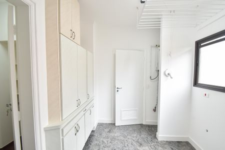 Apartamento para alugar com 138m², 3 quartos e 3 vagas Apartamento para alugar com 138m², 3 quartos e 3 vagasÁrea de Serviço