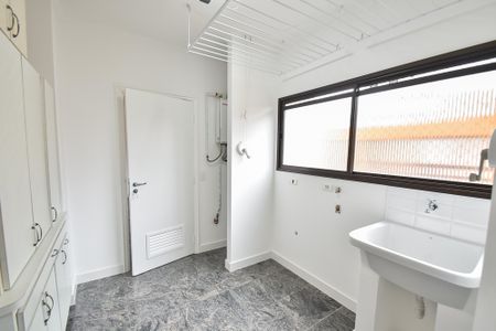 Apartamento para alugar com 138m², 3 quartos e 3 vagas Apartamento para alugar com 138m², 3 quartos e 3 vagasÁrea de Serviço