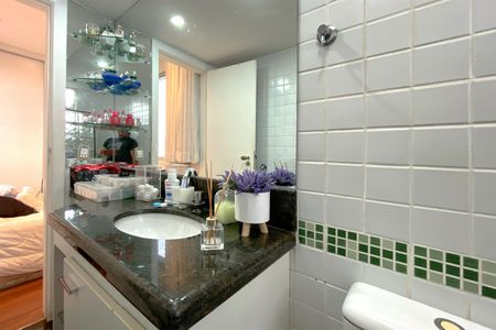 Apartamento à venda com 65m², 2 quartos e 2 vagas Apartamento à venda com 65m², 2 quartos e 2 vagasBanheiro da Suíte