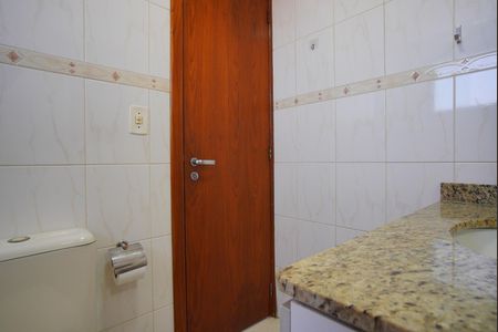 Banheiro da Suíte de apartamento à venda com 3 quartos, 82m² em Passo D’areia, Porto Alegre