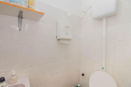 Casa à venda com 132m², 3 quartos e 5 vagas Casa à venda com 132m², 3 quartos e 5 vagasBanheiro da Peça Auxiliar