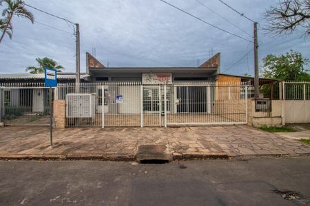Casa à venda com 132m², 3 quartos e 5 vagas Casa à venda com 132m², 3 quartos e 5 vagasFachada