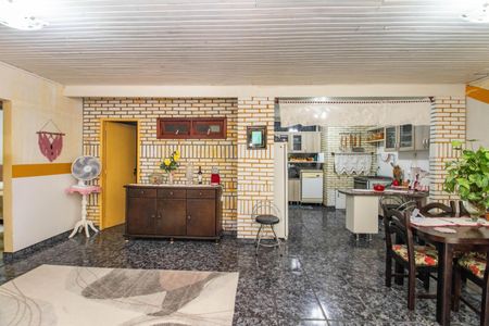 Casa à venda com 132m², 3 quartos e 5 vagas Casa à venda com 132m², 3 quartos e 5 vagasSala