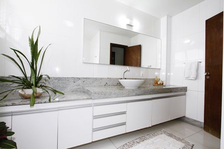 Apartamento à venda com 230m², 4 quartos e 2 vagasBanheiro Social