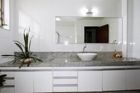 Apartamento à venda com 230m², 4 quartos e 2 vagasBanheiro Social
