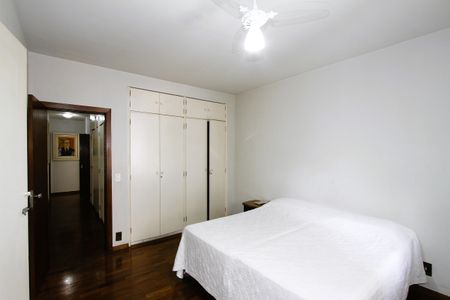 Apartamento à venda com 230m², 4 quartos e 2 vagasQuarto 4 - Suíte