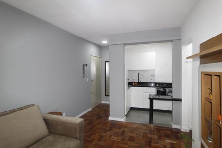 Sala de apartamento à venda com 1 quarto, 40m² em Petrópolis, Porto Alegre