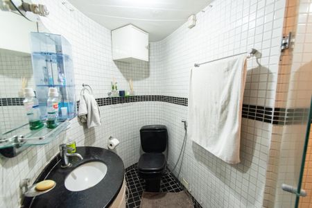 Banheiro de apartamento à venda com 1 quarto, 50m² em Liberdade, São Paulo