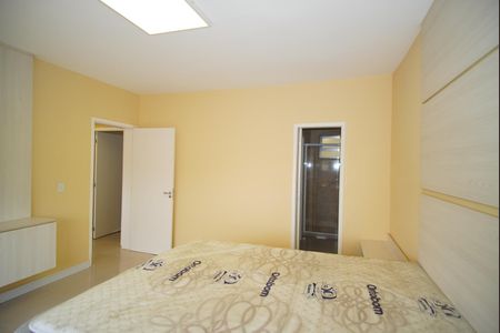 Suíte de apartamento à venda com 3 quartos, 130m² em Navegantes, Porto Alegre