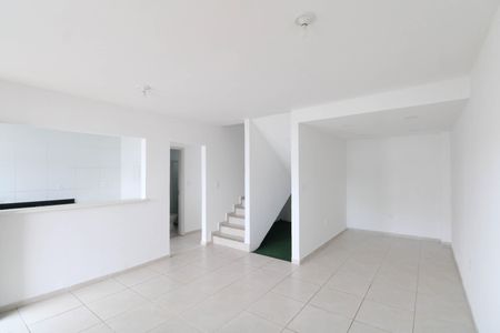 Sala de casa para alugar com 2 quartos, 122m² em Guaratiba, Rio de Janeiro