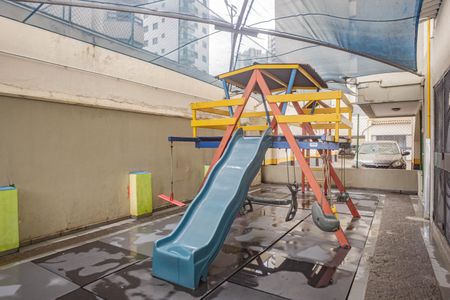 Apartamento à venda com 57m², 2 quartos e 1 vaga Apartamento à venda com 57m², 2 quartos e 1 vagaÁrea comum - Playground