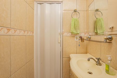Apartamento à venda com 57m², 2 quartos e 1 vaga Apartamento à venda com 57m², 2 quartos e 1 vagaBanheiro Social