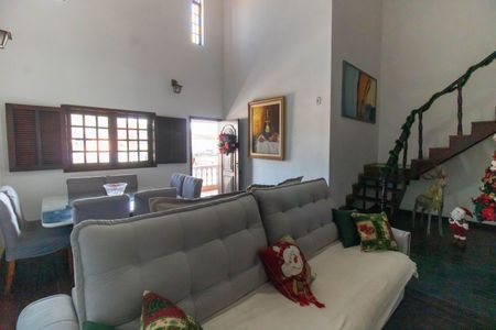 Casa à venda com 200m², 2 quartos e 4 vagasSala