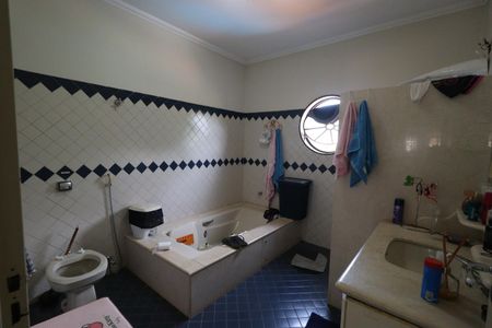 Casa para alugar com 560m², 7 quartos e 8 vagasBanheiro da Suíte 3