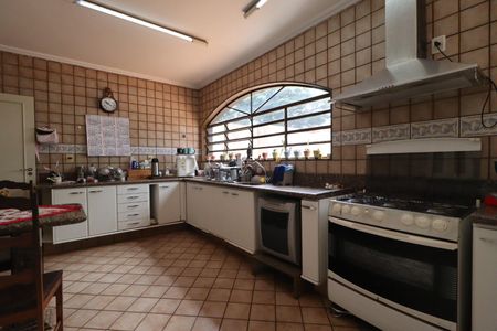 Casa para alugar com 560m², 7 quartos e 8 vagasCozinha - Armários