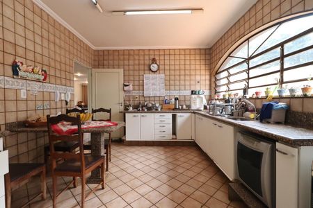 Casa para alugar com 560m², 7 quartos e 8 vagasCozinha