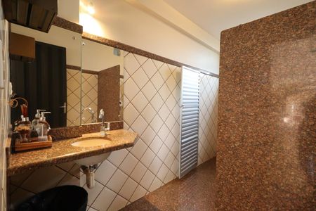 Casa para alugar com 560m², 7 quartos e 8 vagasBanheiro da Suíte 4