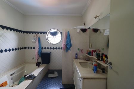 Casa para alugar com 560m², 7 quartos e 8 vagasBanheiro da Suíte 3