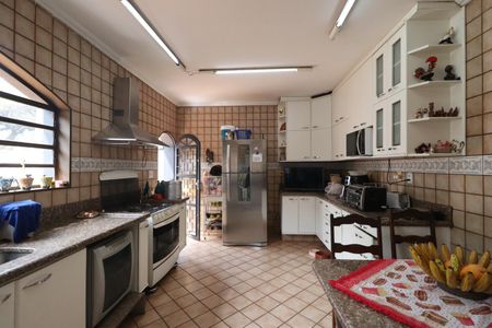 Casa para alugar com 560m², 7 quartos e 8 vagasCozinha