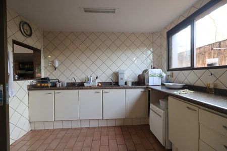 Casa para alugar com 560m², 7 quartos e 8 vagasCozinha 2