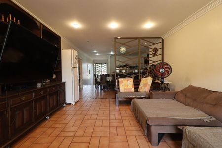 Casa para alugar com 560m², 7 quartos e 8 vagasSala